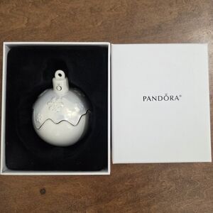 🎄 Pandora Ceramic Christmas Ornament – Elegant White Snowflake | Original Box